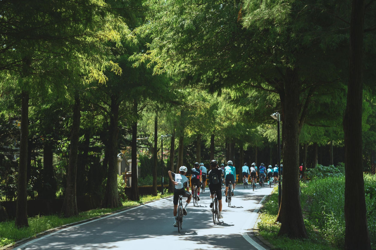 走出戶外，在享受運動樂趣的同時，也為身體注入活力。每一次的踩踏，不僅是單車減碳，更是為自己的健康投資。圖/ ensage提供