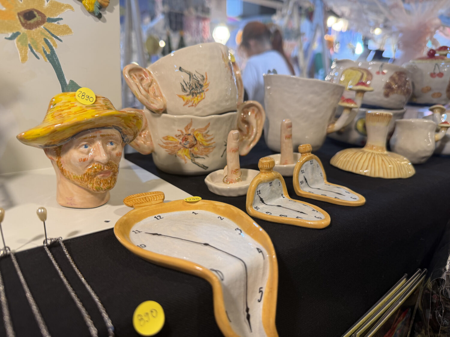 泰國品牌手作品以幽默可愛的寓意,吸引民眾目光。圖/愛手創提供