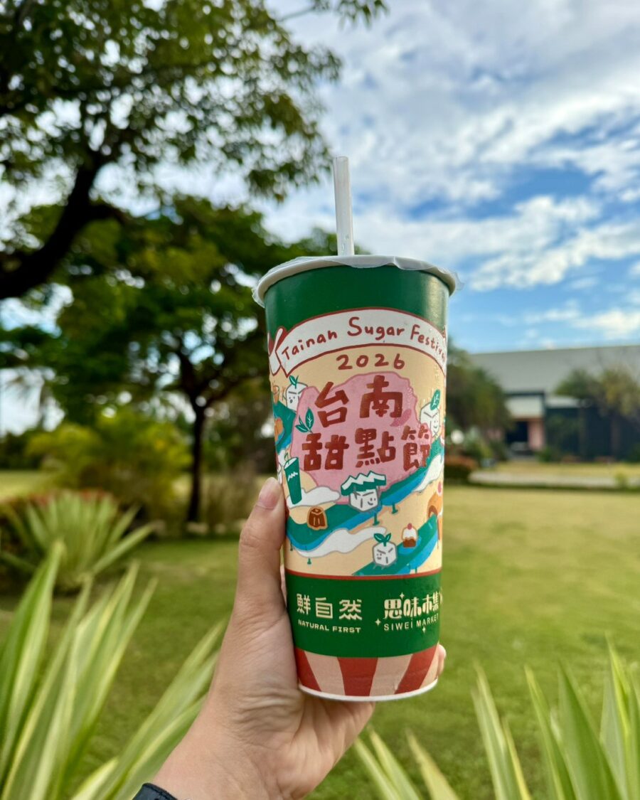 鮮自然x台南甜點節聯名手搖杯，推出三款冬日限定厚乳飲品。圖/鮮自然提供