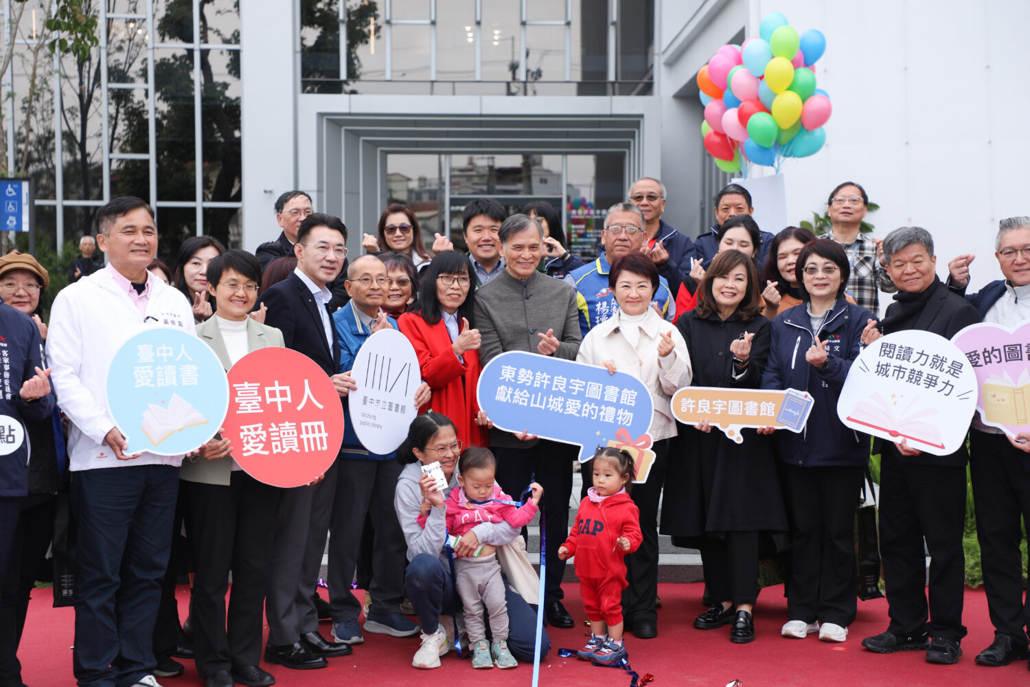 慈善的光環與制度缺失陰影？ 東勢圖書館揭示文化資源失衡