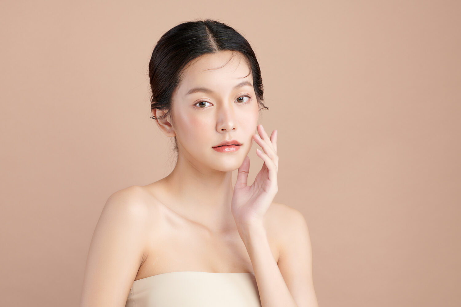 雲舞白穿搭最適合自然系的妝容。圖/123RF圖庫