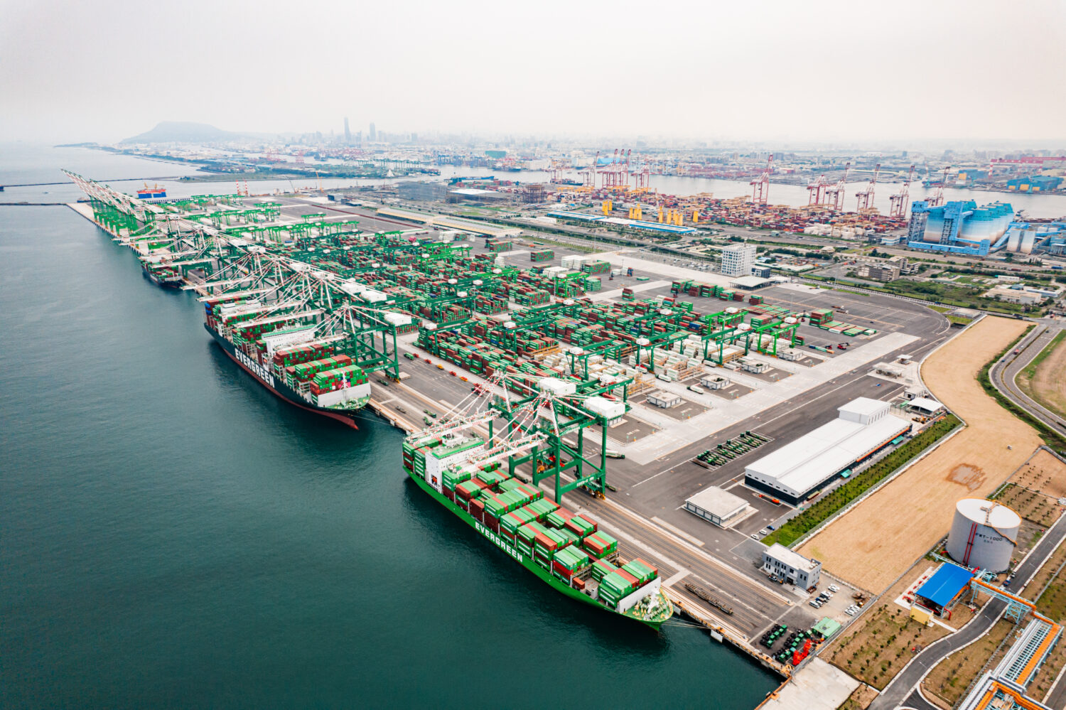 高雄港務分公司114年多元經營策略表現亮眼 郵輪到港創次高紀錄 高雄港務分公司114年多元經營策略表現亮眼 郵輪到港創次高紀錄