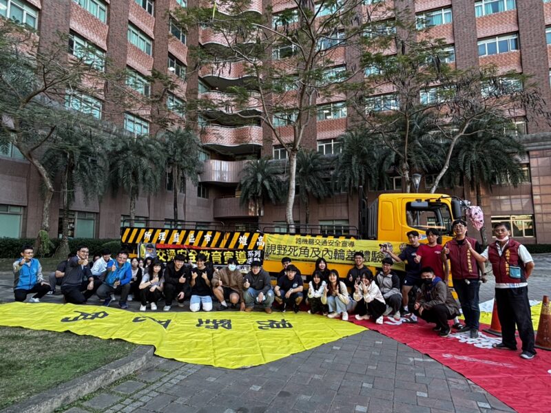 高雄市區監理所進義守大學 實境體驗大型車視野死角防意外