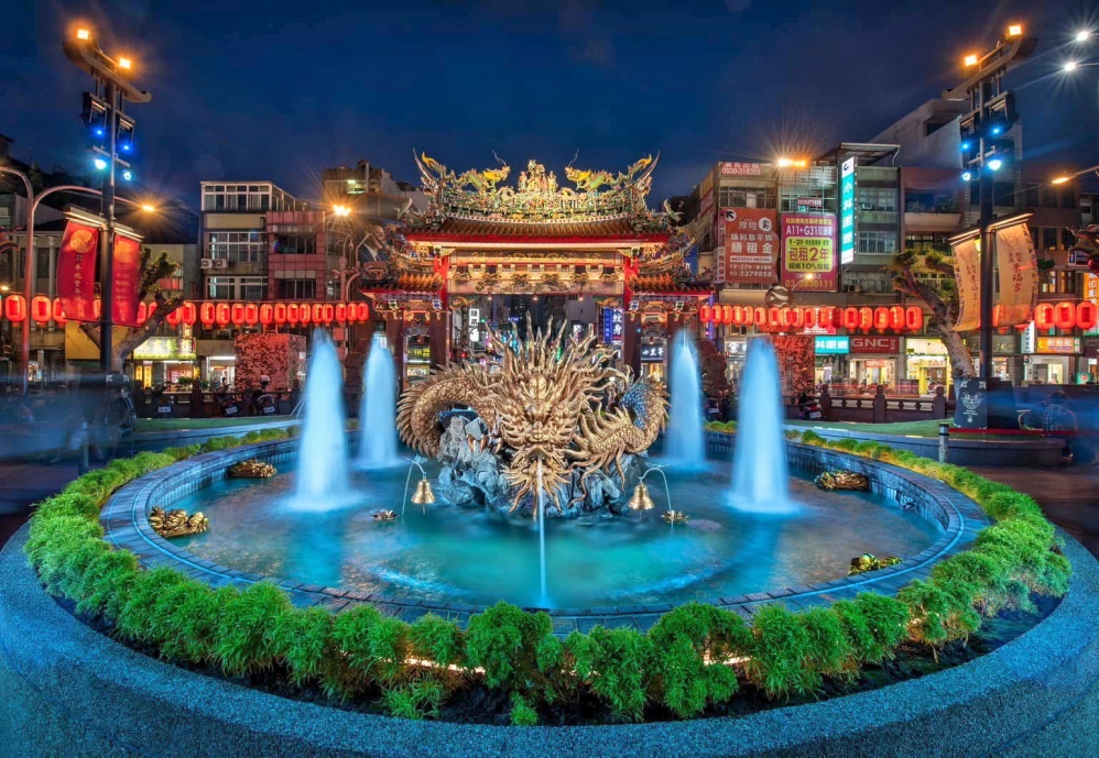 在眾神見證下完成人生重要儀式　桃園大廟景福宮首辦盛大聯合婚禮