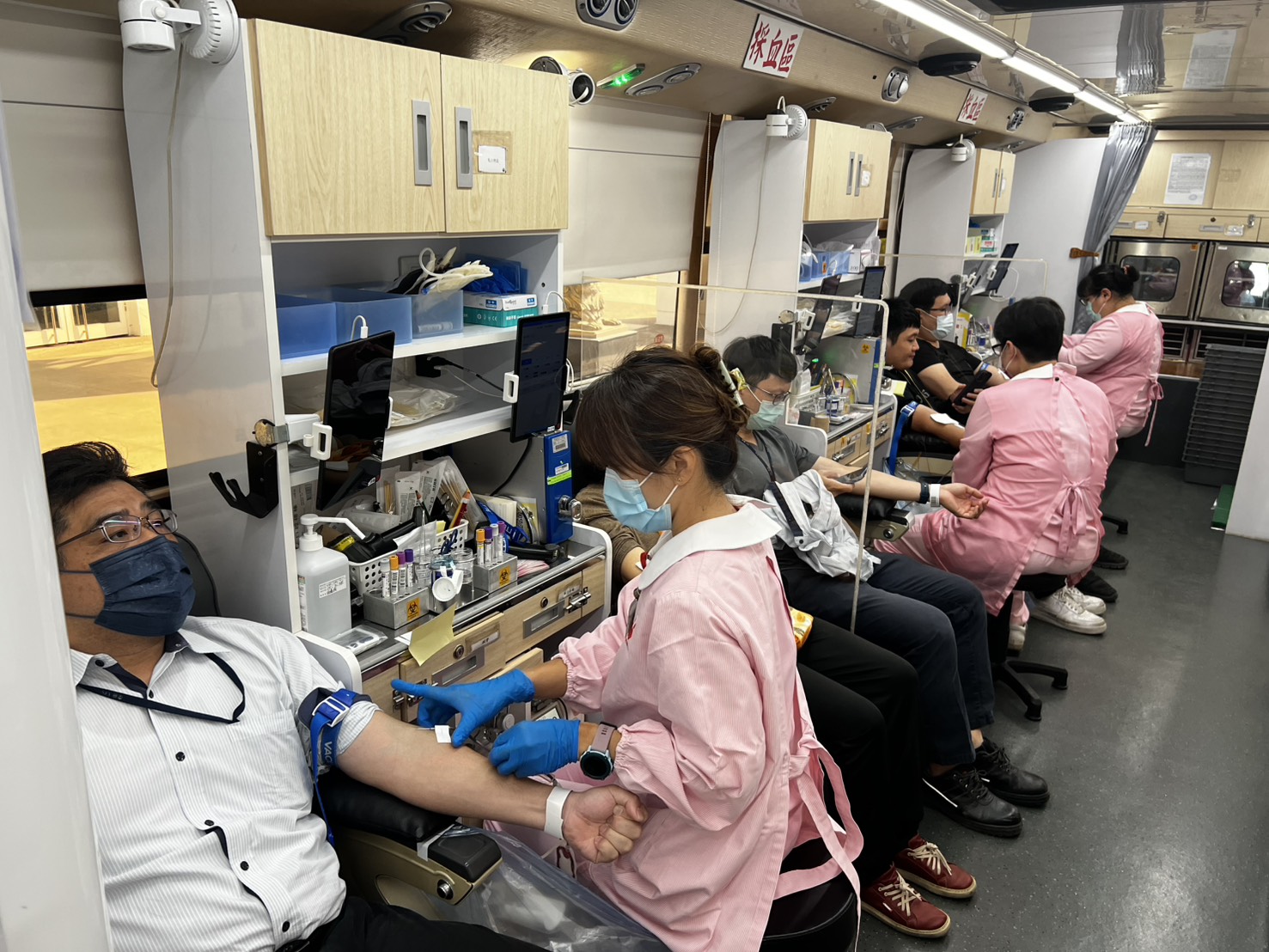 中油煉製事業部「捐血有愛」活動 季存厚執行長領軍挽袖獻熱血