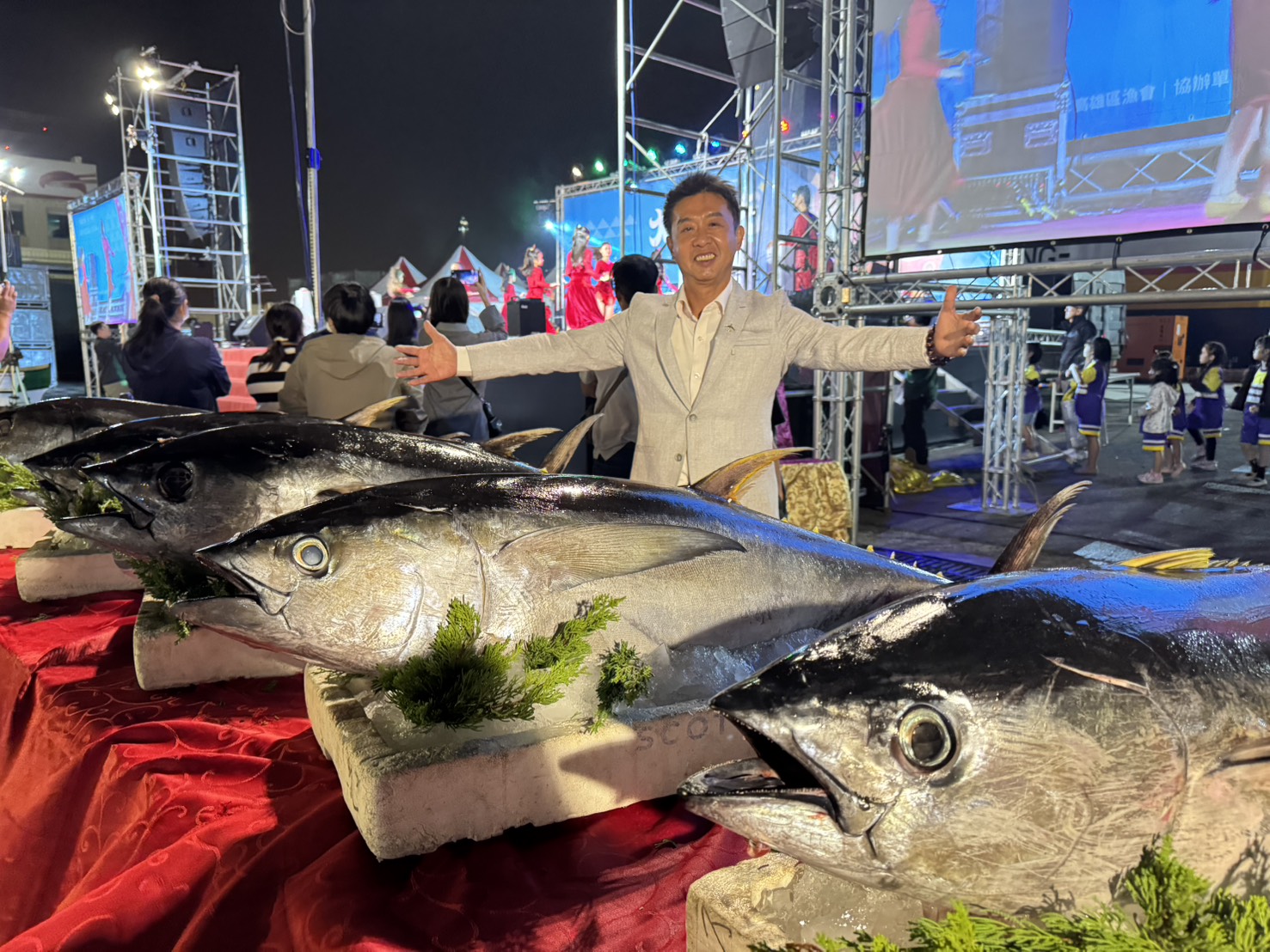 許智傑出席「大海開吃」力推前鎮漁港升級 捷運黃線串聯海洋觀光 許智傑出席「大海開吃」力推前鎮漁港升級 捷運黃線串聯海洋觀光