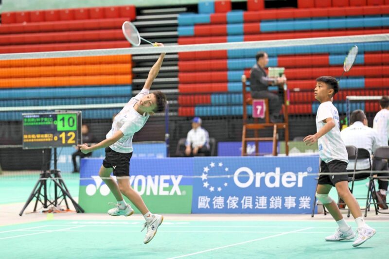 全國國小盃羽球賽六年級男雙冠亞軍民權國小包辦　男單許鑫燦奪冠