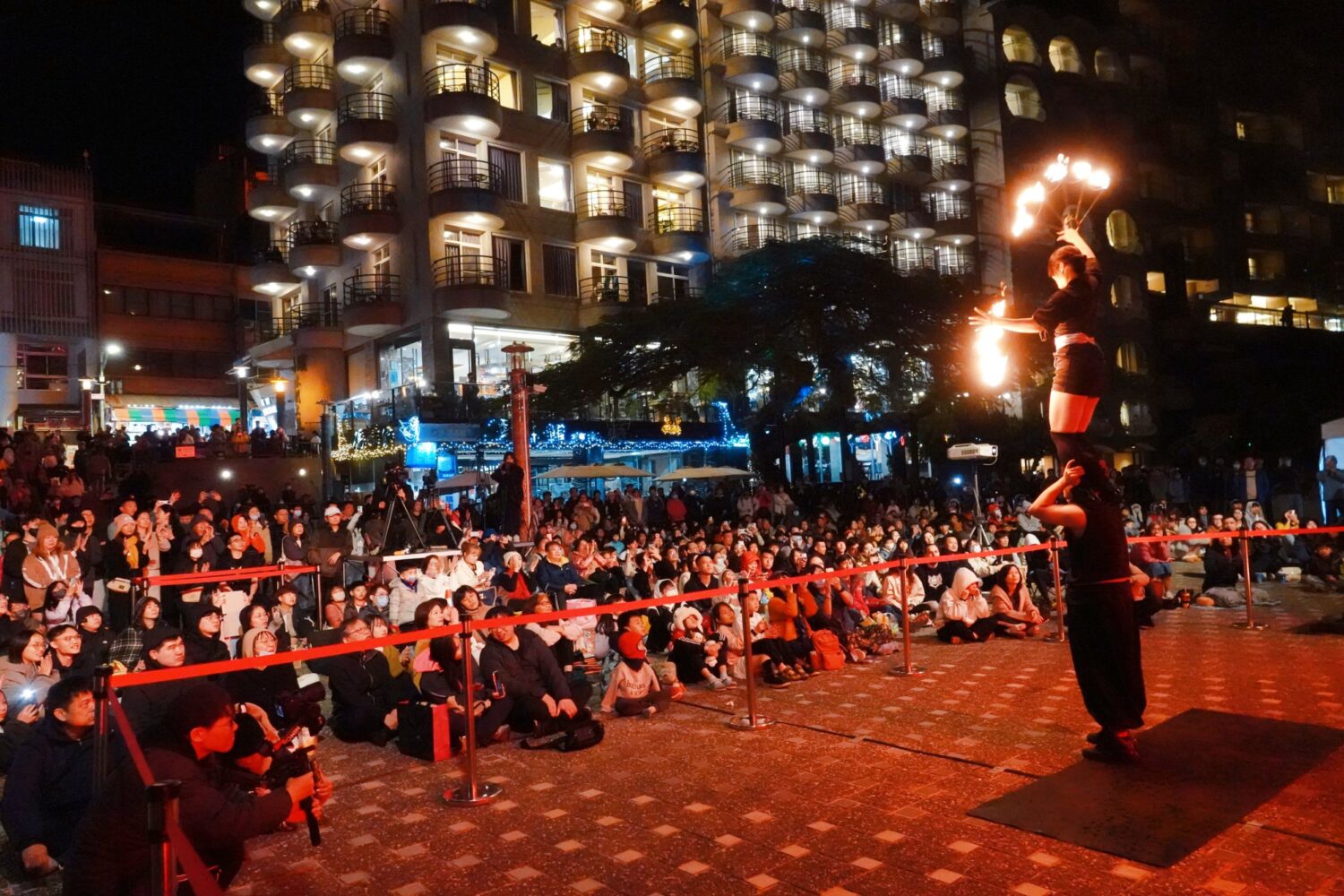 煙火、歌舞、雙主場　日月潭萬名遊客樂跨年