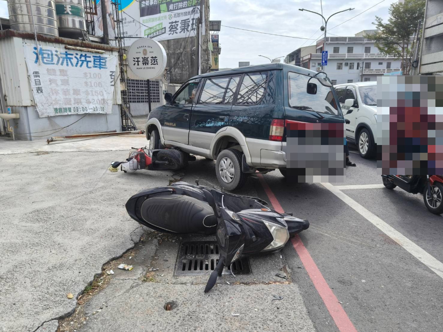 岡山轄區八旬翁無照逆駛肇事 兩騎士受傷送醫 岡山轄區八旬翁無照逆駛肇事 兩騎士受傷送醫