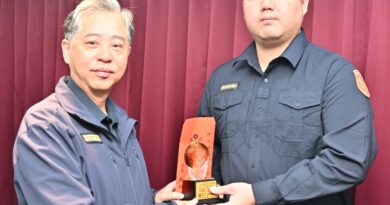 樊家懿勇救輕生男子性命               局長吳敬田公開表揚稱譽