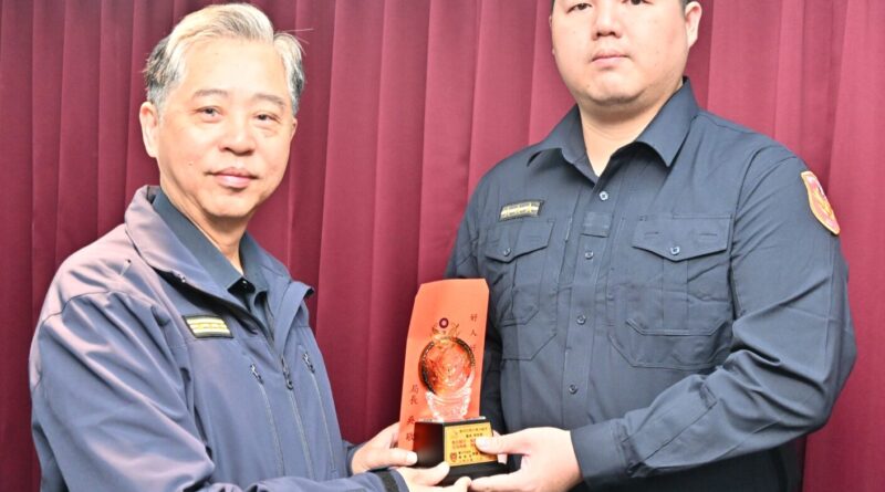 樊家懿勇救輕生男子性命               局長吳敬田公開表揚稱譽