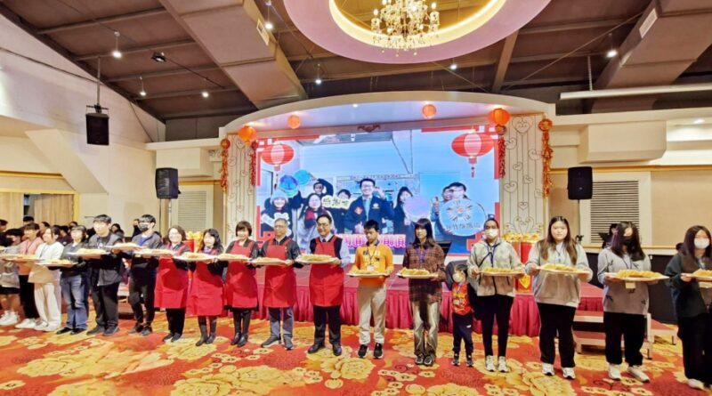 讓愛傳出、化為祝福　新竹榮服處團圓宴受助學子上菜致敬長輩及認養人