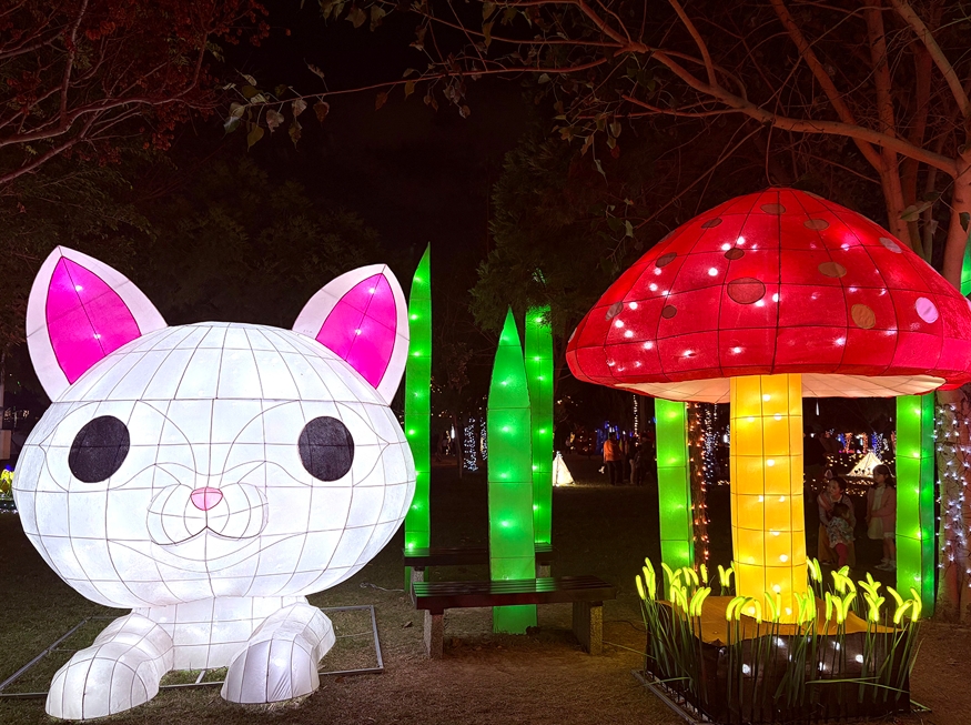 菇菌密林燈組-強調氣候變遷與菇產業及推廣新社觀光。圖/臺中市政府農業局提供