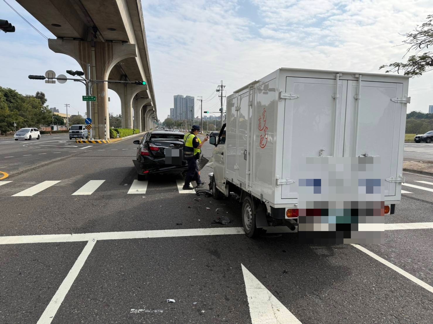 橋頭區貨車追撞事故  岡山警迅速到場協助排除