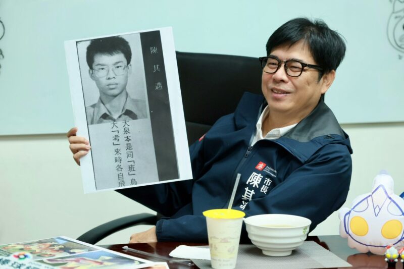 陳其邁憶當年翻牆躲教官成趣談  老店美食吃出深厚情感