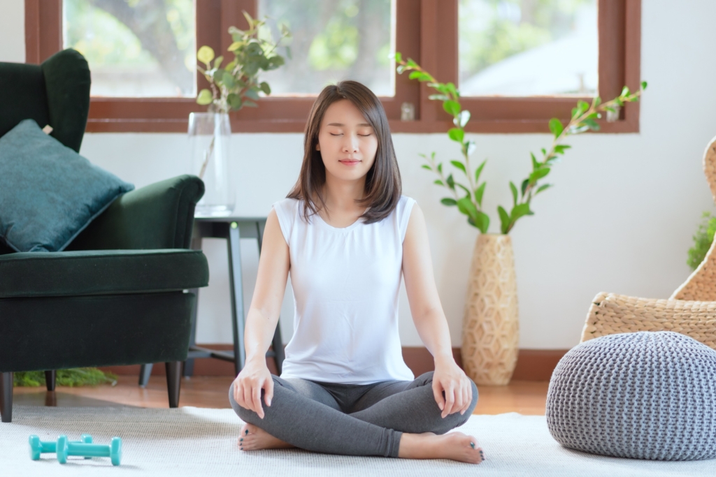 每天撥出15分鐘進行冥想，這不是要妳出家修行，而是讓妳找回對生活的掌控感。圖/123RF圖庫