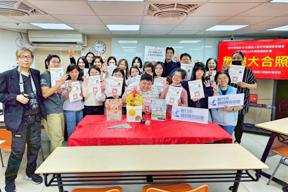44天變身AI跨域人才　竹市府職訓班勇奪國際認證滿分展現AI人才即戰力