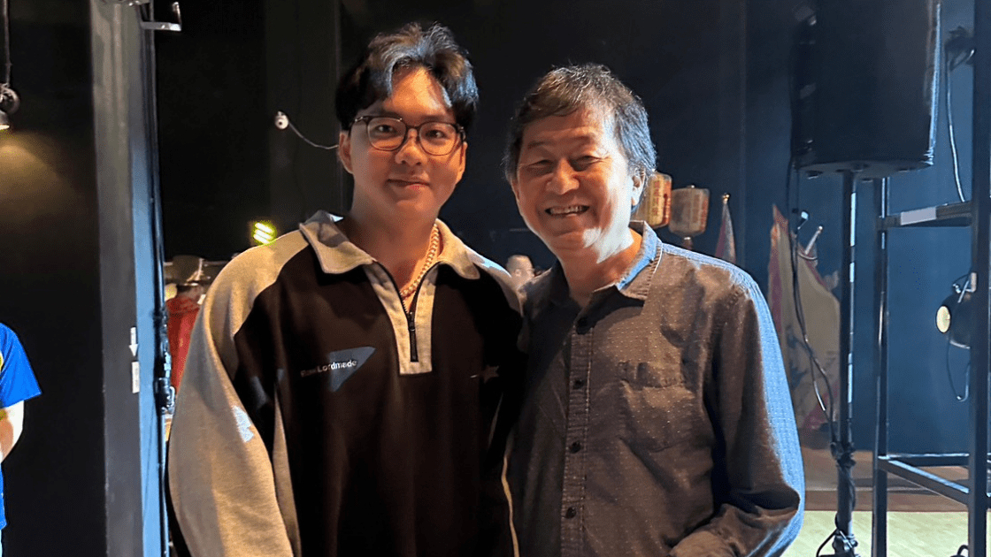 行銷長程品恆與金鐘製作人賴勛彪後台合影。