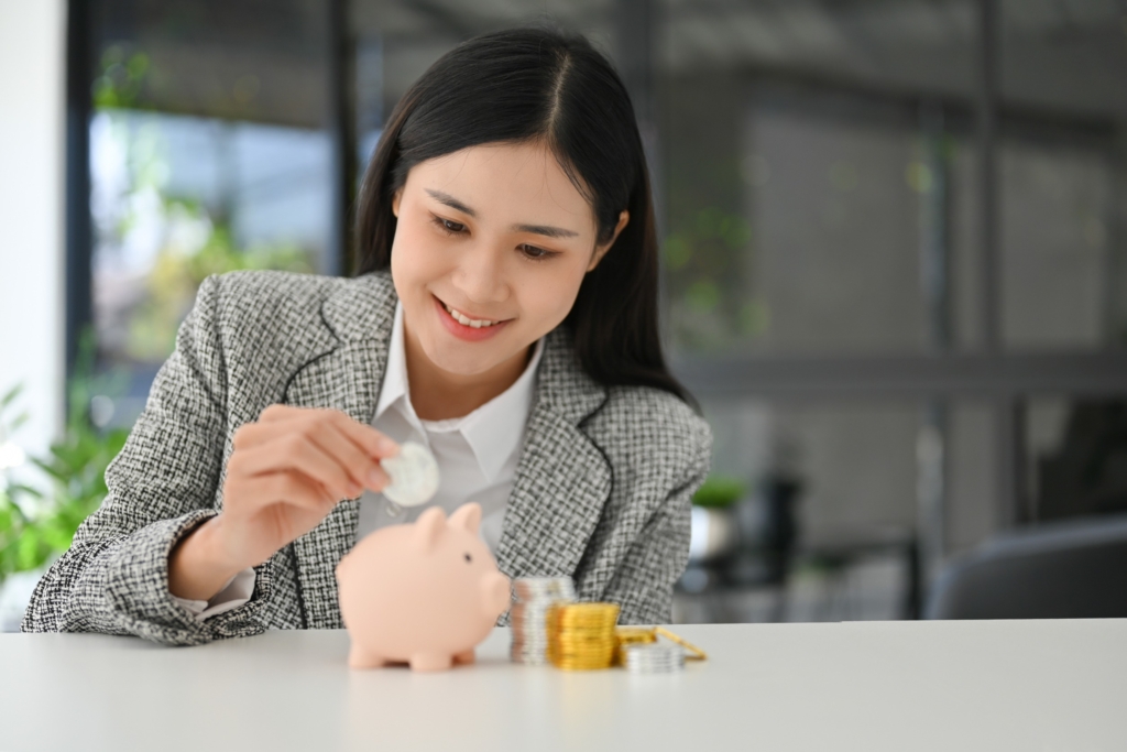 經濟獨立是現代女性立足社會的基礎。與其將未來寄託在他人身上，不如先存錢讓自己擁有穩定的經濟來源。圖/123RF圖庫