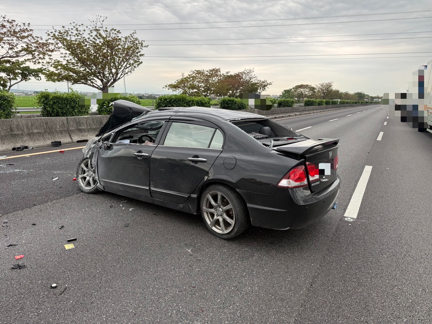 又見酒駕肇事！失控撞護欄　國道一度受阻