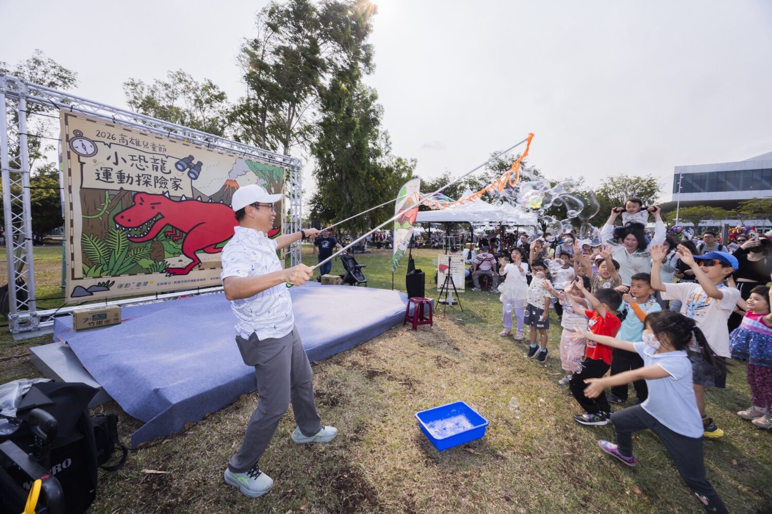 連假最夯去處！衛武營化身恐龍樂園  高雄兒童節2千親子嗨翻