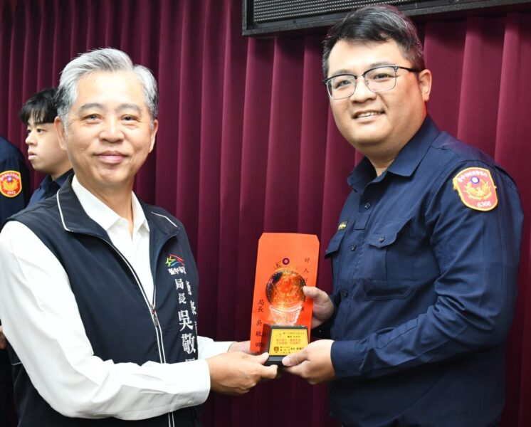 林家齊成功搶救婦人一命          吳敬田局務會報公開表揚