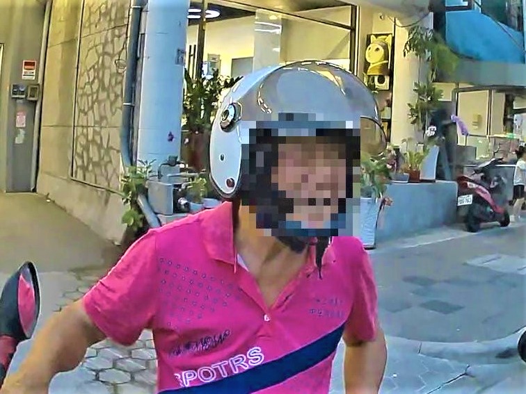 騎車買晚餐迷航　興安警溫情守護助失智老翁返家