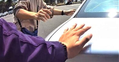 車輛拋錨於路口  後湖警排除故障助推車