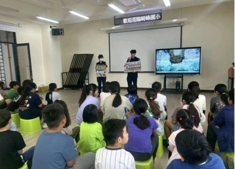 東港警前進崎峰國小 強化校園安全