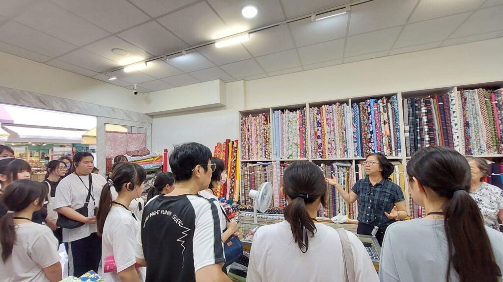 青年見學活動，透過走讀與場域體驗，讓青年學子們在這段充滿歷史彩蛋的文化探索之旅中認識客家族群遷徙與文化傳承故事。圖/文化部