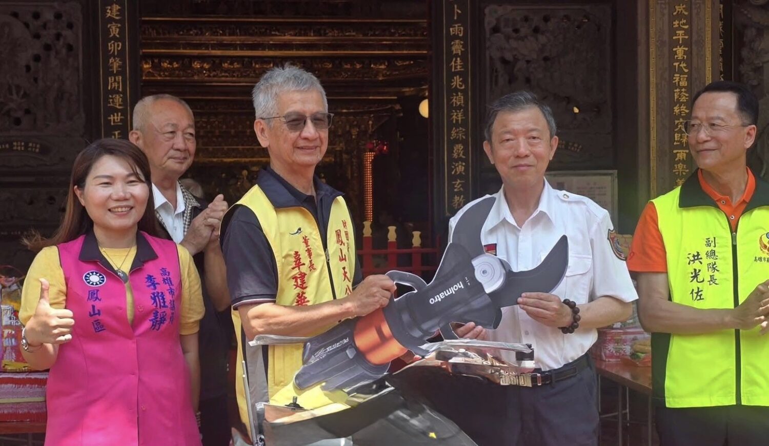 兩百年香火化作大愛 鳳山天公廟捐260萬救災器材力挺高雄消防