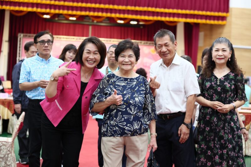 女王駕到光芒萬丈　田中鎮公所模範母親表揚活動