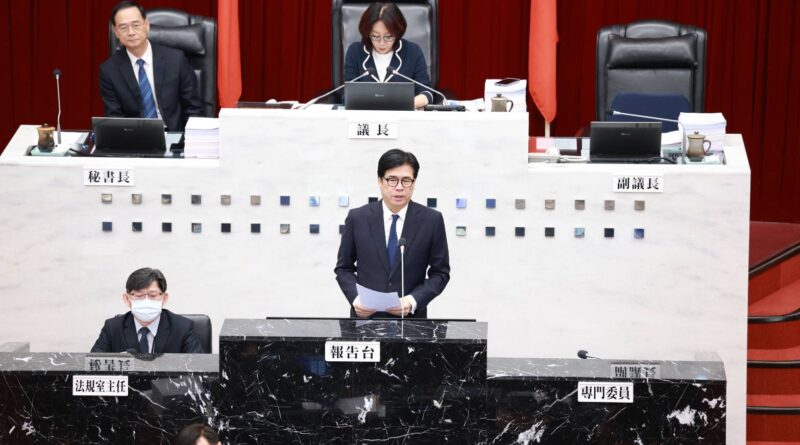 陳其邁率團隊赴議會說明追加預算  落實四大市民優先策略