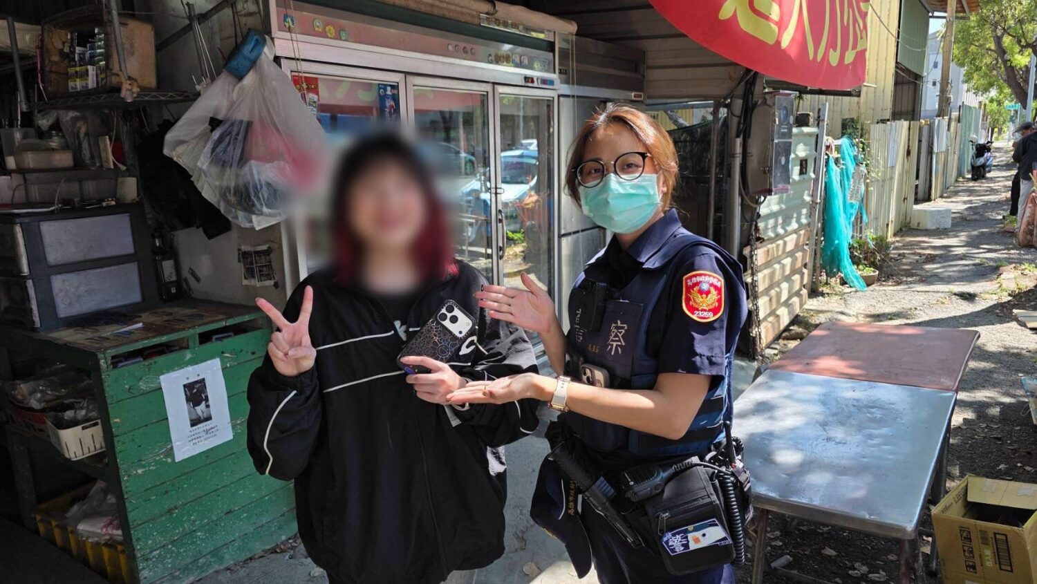 手機噴飛驚魂！女大生紅眶求助 橋頭警神推論找回