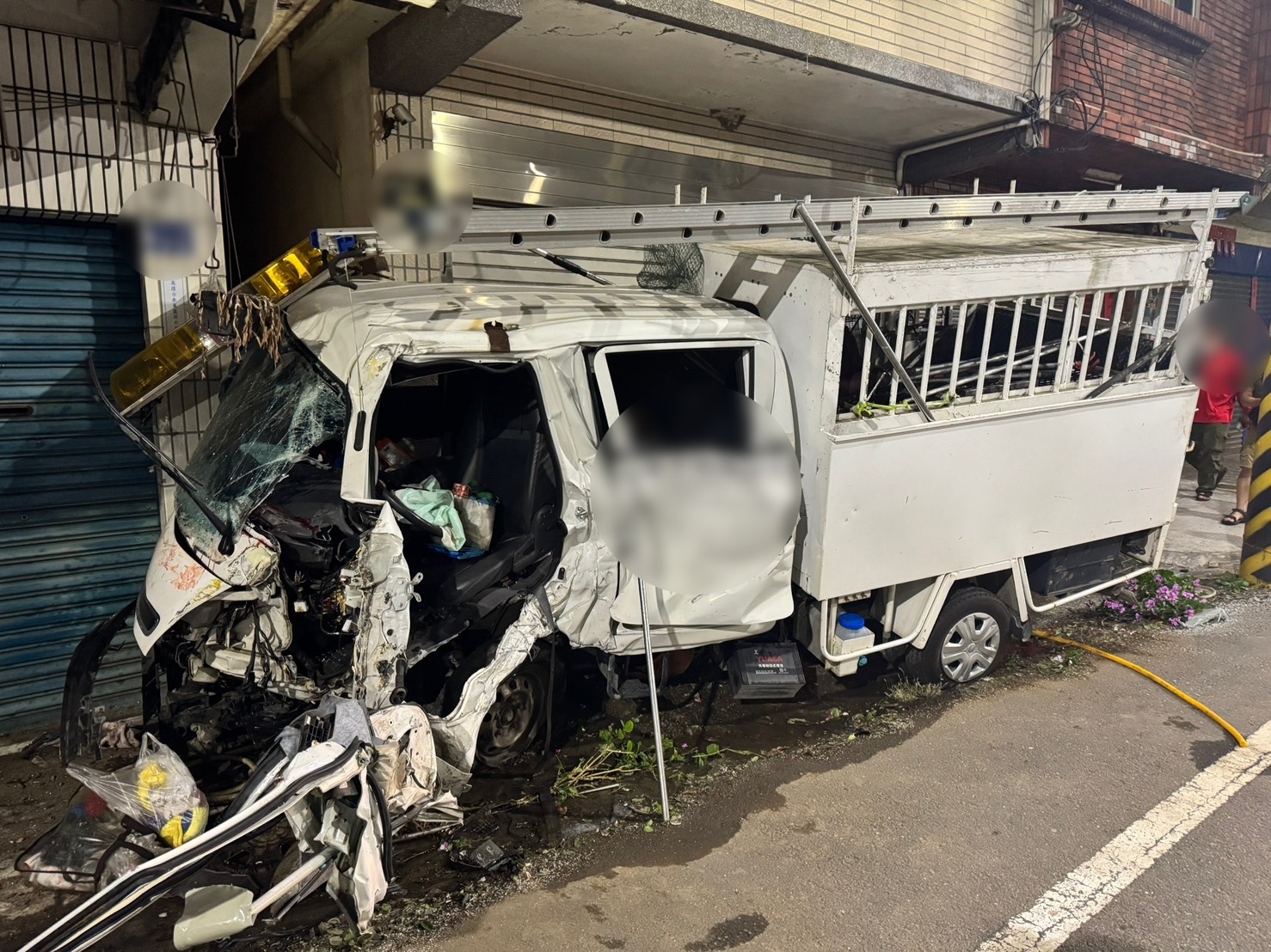動保處公務車失控撞民宅　54歲駕駛酒駕涉公共危險