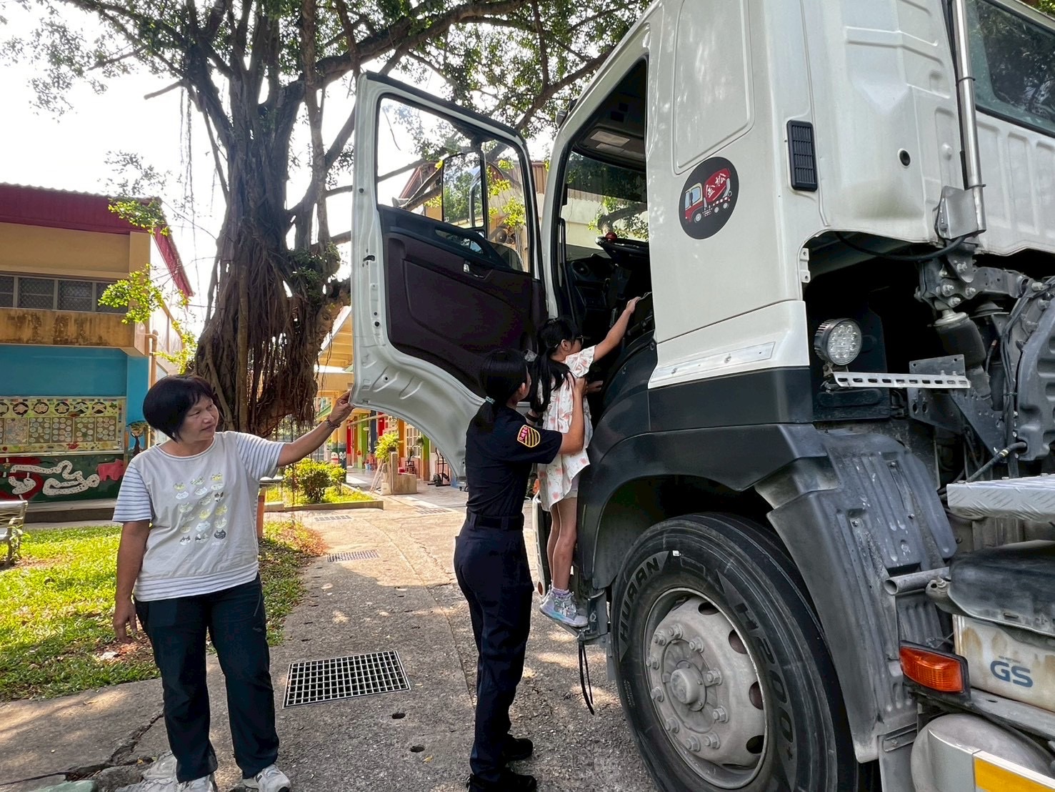 換位思考護平安  高市警交大實體車教學強化學童避險意識