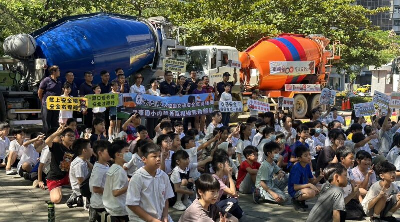 預拌車駛入校園　高市警交大打造沉浸式體驗揭大型車死角危機