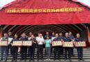 高雄天聖宮送暖！徐家庄捐100箱中元物資　湖內警親送弱勢家庭
